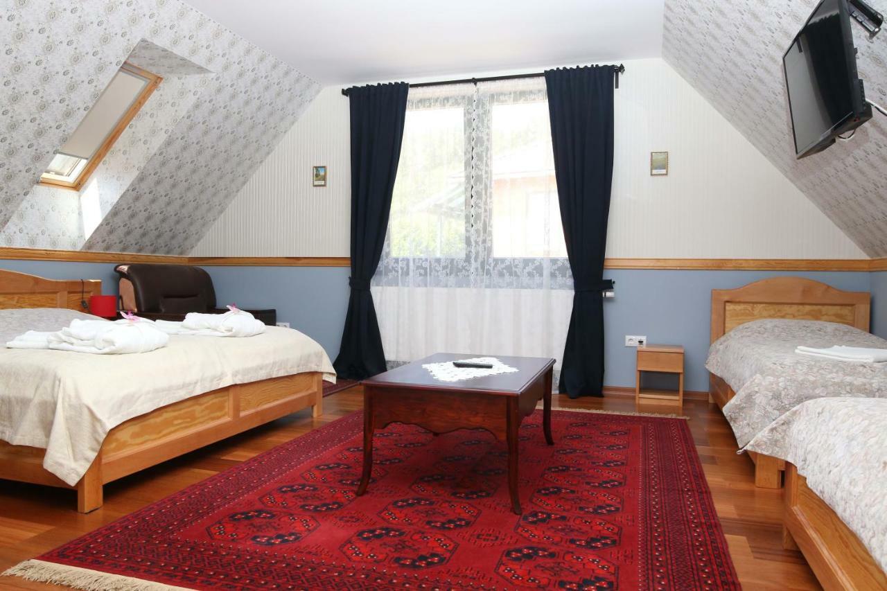Sasfeszek Vendeghaz Hotel Zirc Exterior photo