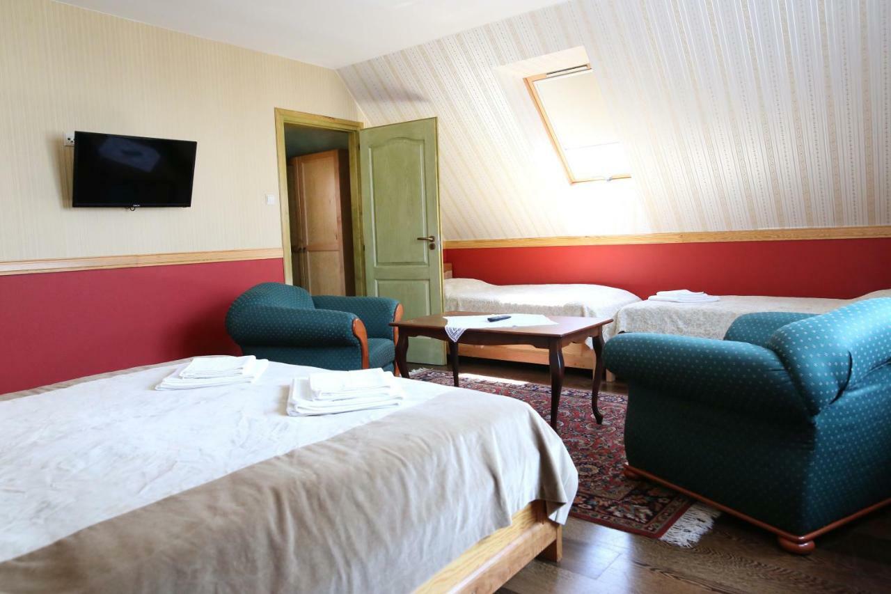 Sasfeszek Vendeghaz Hotel Zirc Exterior photo